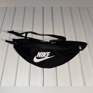 Nike Black and White Belt Bag Fanny pack